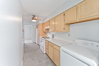93 Collins St unit E5, Chicopee, MA 01022 - photo 6