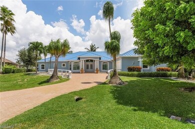 View of front of home featuring a front lawn, a st