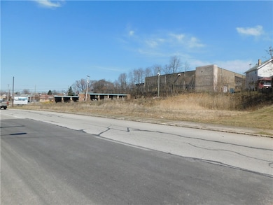 32 Coolspring St, Uniontown, PA 15401 - photo 2