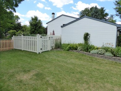 1320 Springdale Cir, Naperville, IL 60564 - photo 3