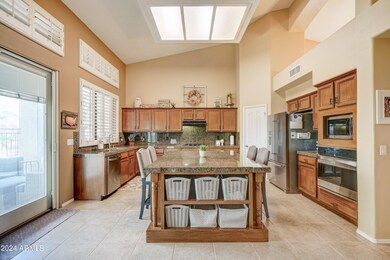 Chef's kitchen w/ island