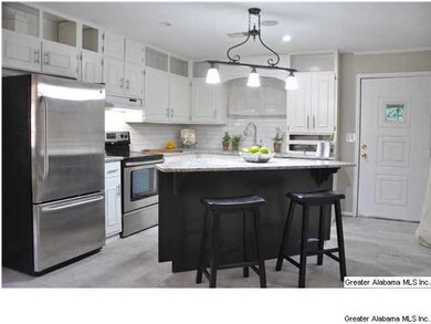 Newly remodeled eat-in kitchen