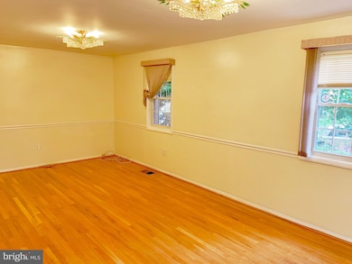 7600 Erica Ln, Laurel, MD 20707 - photo 2