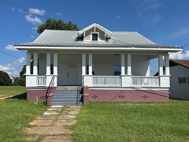 719 N Three Notch St, Troy, AL 36081 - photo 3