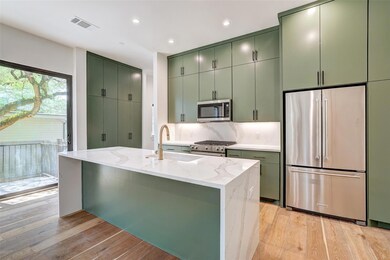 Kitchen with appliances with stainless steel fini
