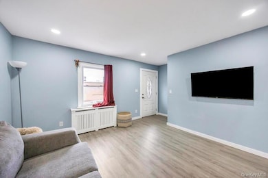 847 N Clinton Ave, Lindenhurst, NY 11757 - photo 5