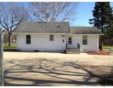 4126 Colfax Ave, Des Moines, IA 50317 - photo 2