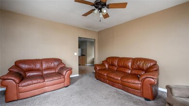 913 9th St SE, Cedar Rapids, IA 52401 - photo 2