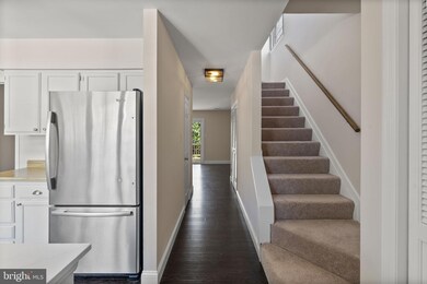 5877 Rowanberry Dr, Elkridge, MD 21075 - photo 3