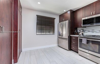 3559 Magellan Cir unit 3232, Miami, FL 33180 - photo 5