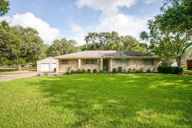 3404 Meadowlark Ln, Alvin, TX 77511 - photo 2
