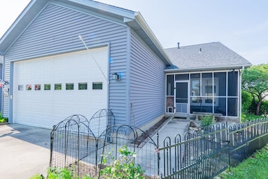 1515 Belclare Rd, Normal, IL 61761 - photo 4