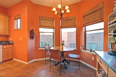 Dining & Kitchen