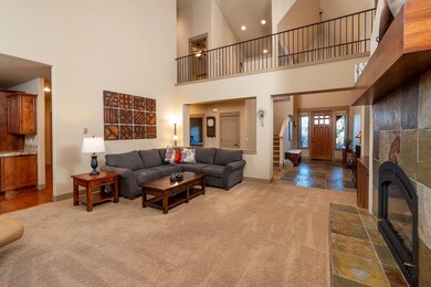 20927 Miramar Dr, Bend, OR 97702 - photo 3