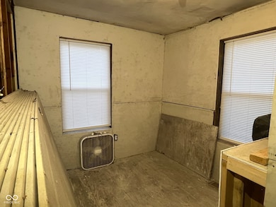 467 Dawson St, Columbus, IN 47201 - photo 5