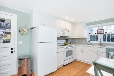 13 Hoover Rd Riverside CT-large-014-33-0