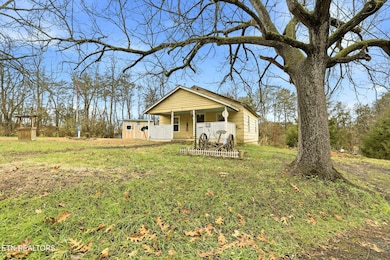 10310 Stiles Ln, Kodak, TN 37764 - photo 2