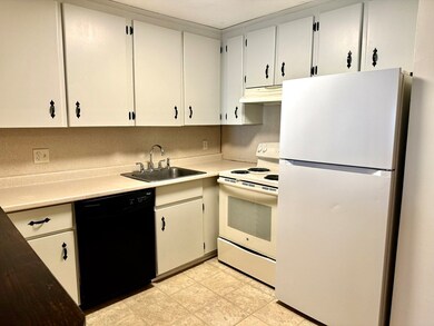 490 Union St unit 26, Rockland, MA 02370 - photo 4