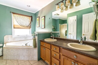 41 Macaulay Ln, Schenectady, NY 12309 - photo 5