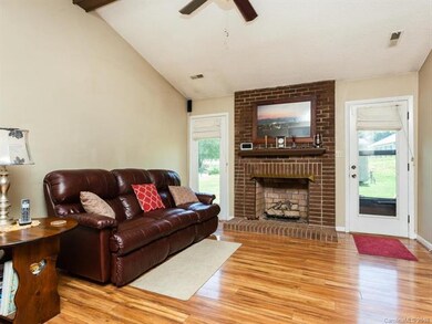 211 Scottlynn Dr, Asheville, NC 28806 - photo 2