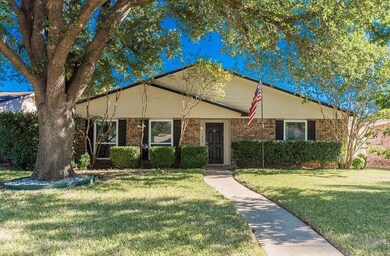 View of front of property featuring a front yard