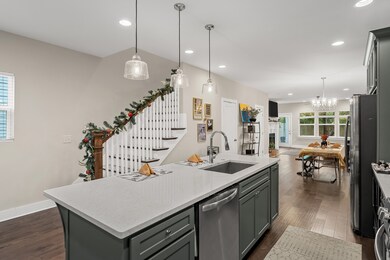 2141 Rosemary Ln, Nashville, TN 37210 - photo 6