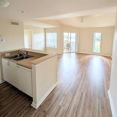 4863 Via Palm Lakes unit 811, West Palm Beach, FL 33417 - photo 2