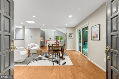 526 Springvale Rd, Great Falls, VA 22066 - photo 5