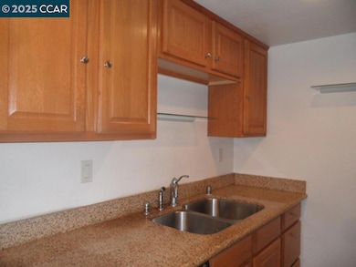 1405 Hull Ln unit 13, Martinez, CA 94553 - photo 6