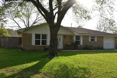 3824 Holly Glen Dr, Bay City, TX 77414 - photo 2