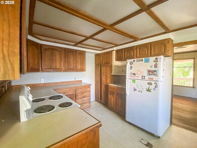 554 Cedar St, Sutherlin, OR 97479 - photo 7