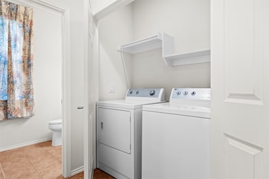 2725 Hyde Park Dr, Grand Prairie, TX 75050 - photo 7