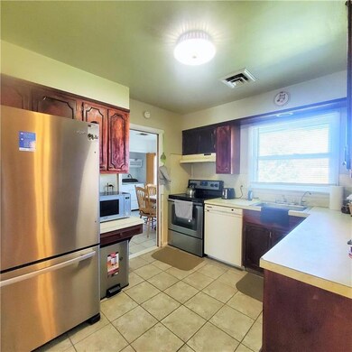 1017 N Poplar St, Whitehall, PA 18052 - photo 7