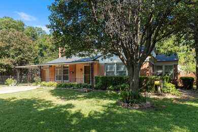 View of front of property featuring a front lawn
