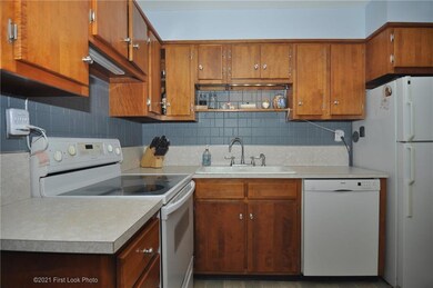 28 Warner St, Woonsocket, RI 02895 - photo 3