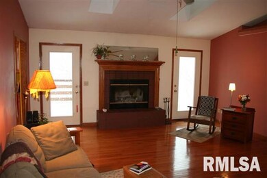 1603 Mccormick Place, Davenport, IA 52807 - photo 3