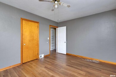 2421 N Howell St, Davenport, IA 52804 - photo 7
