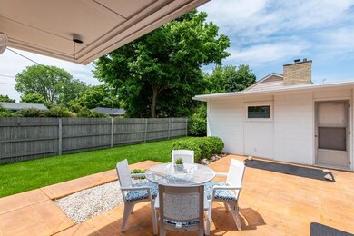 2400 N Poplar St, Waukegan, IL 60087 - photo 6