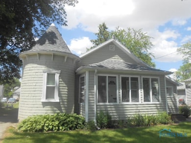 218 W Buckeye Ave, Ada, OH 45810 - photo 2