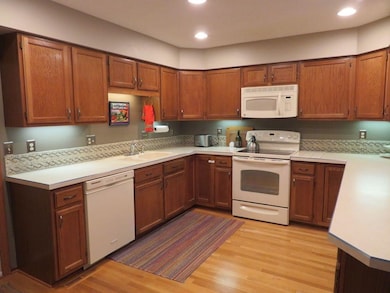 4810 Cedar Dr unit 96, West Des Moines, IA 50266 - photo 5