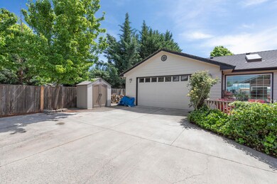 110 Meadowbrook Dr, Central Point, OR 97502 - photo 7