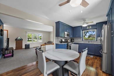 Eat-In Kitchen