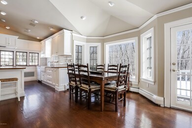 Eat-in Kitchen