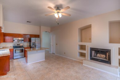 16 Family Room photo c