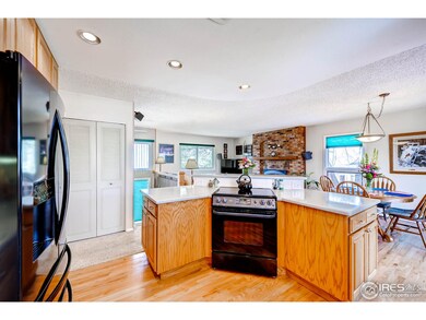 Island w/ breakfast bar