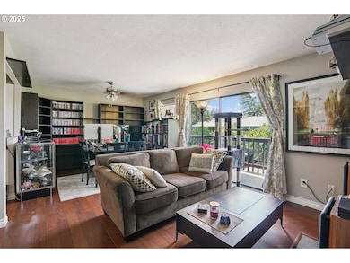 7522 SW Barnes Rd unit E, Portland, OR 97225 - photo 5