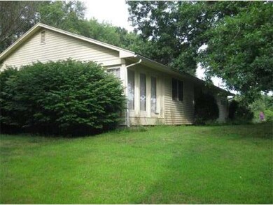 11 Barry Cir, Amherst, MA 01002 - photo 3