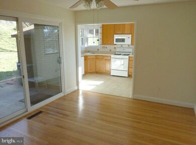 6804 Collinsdale Rd, Parkville, MD 21234 - photo 6