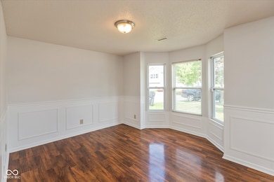 2372 Cedarmill Dr, Franklin, IN 46131 - photo 3