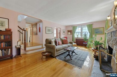 719 Catalpa Ave, Teaneck, NJ 07666 - photo 4